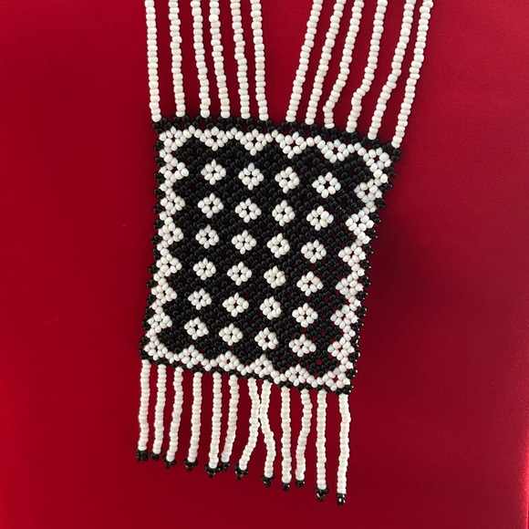 4/$100 Black and White Beaded Necklace 28 inches 💚 - Picture 3 of 7